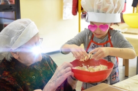 Alla CRA di Collecchio il progetto "Cuciniamo Insieme"